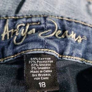 Ariya jeans
